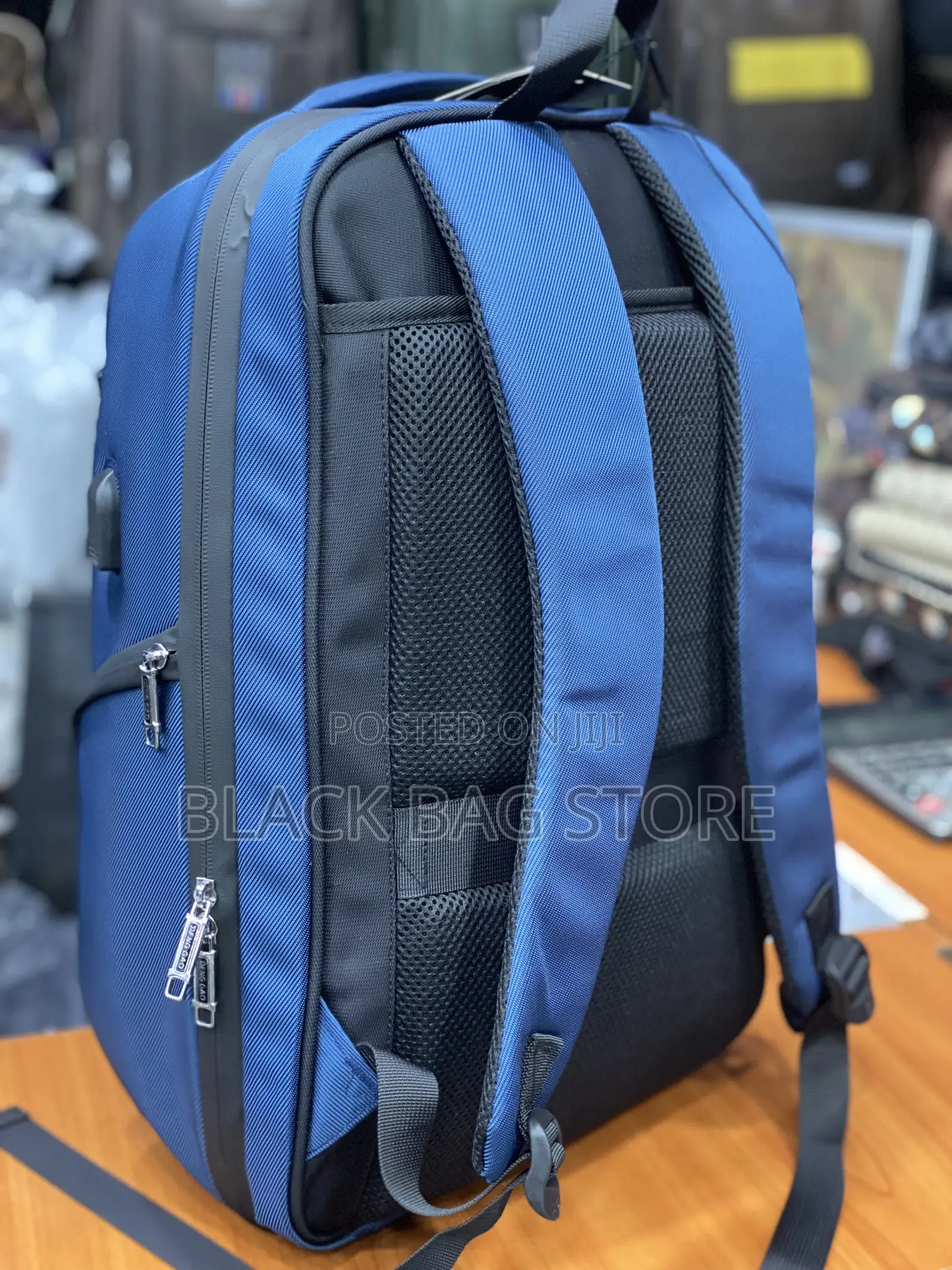 Anti-Thefty Laptop Bag