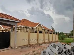 Electric Fencing System With Razor Wire.