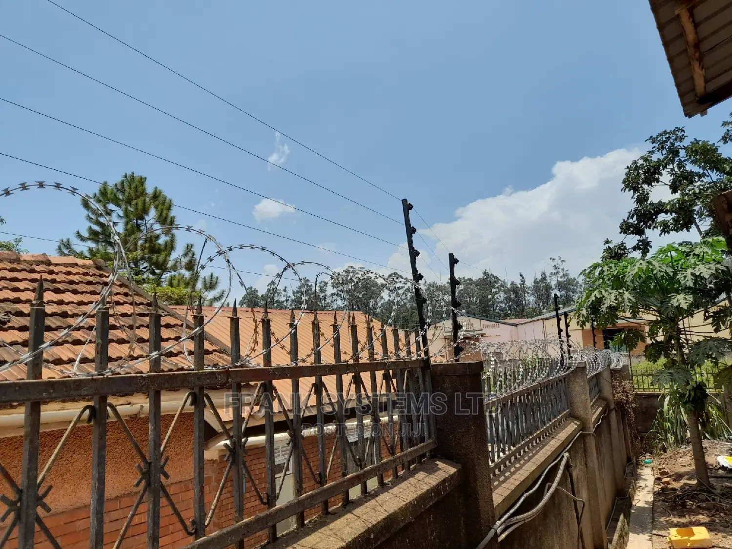 Electric Fencing System With Razor Wire.