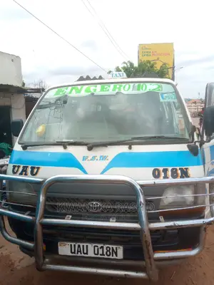 Toyota Hiace 2001 White