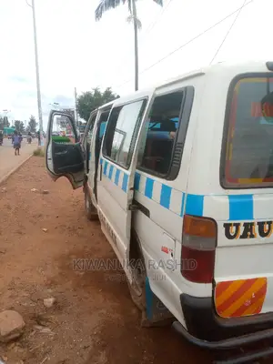 Toyota Hiace 2001 White