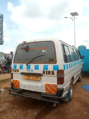Toyota Hiace 2001 White