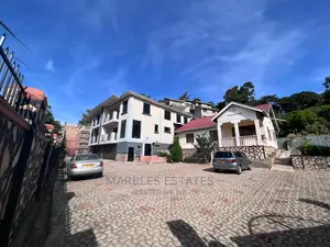 3bdrm Duplex in Muyenga, Central Division for Rent