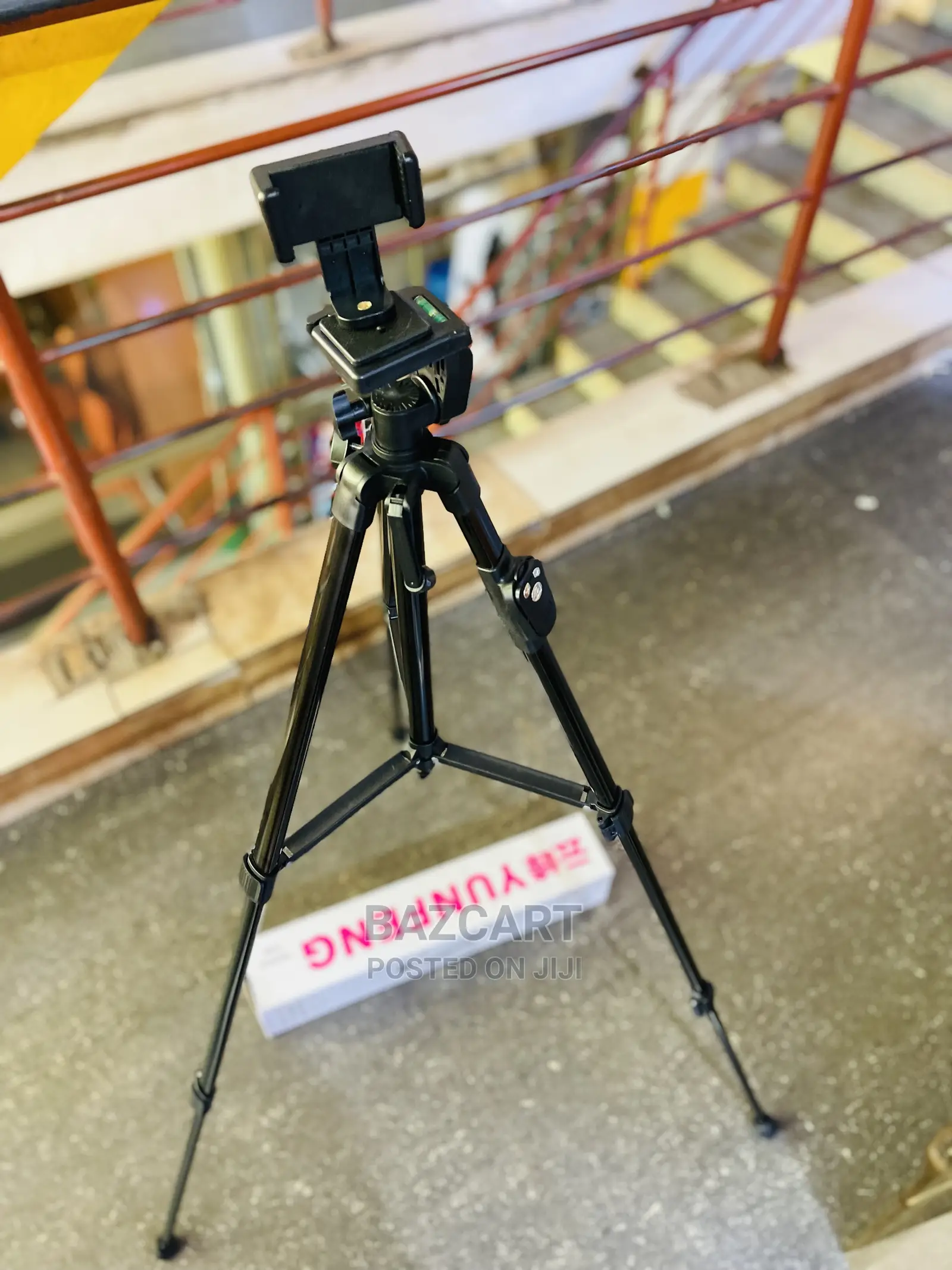 Professional Foldable Heavy Duty Phone and Camera Tripod