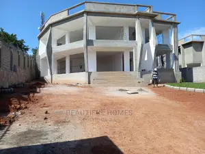 Furnished 6bdrm Duplex in Munyonyo Diplomat, Central Division for Sale