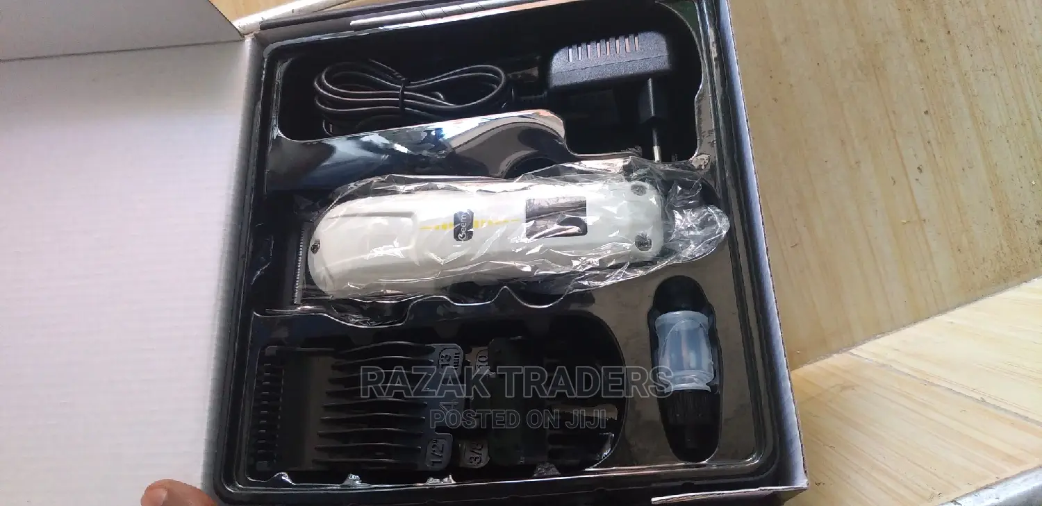 Geemy Rechargeable Cordless Shaving Machine With LCD Display
