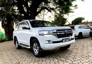 V8 Landcruisers for Hire