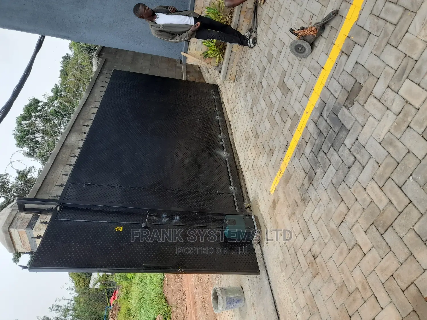 Automatic Sliding Gate System. D5