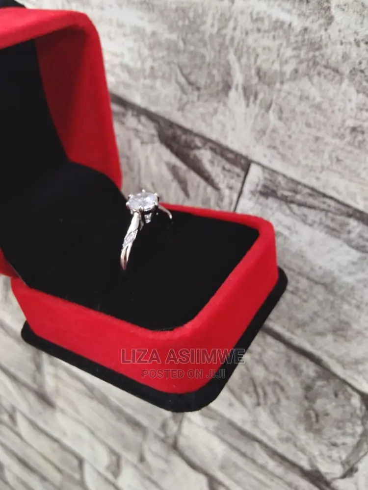 Quality Silver Engagement Rings Available With the Ring Box