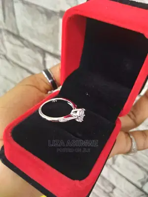 Quality Silver Engagement Rings Available With the Ring Box