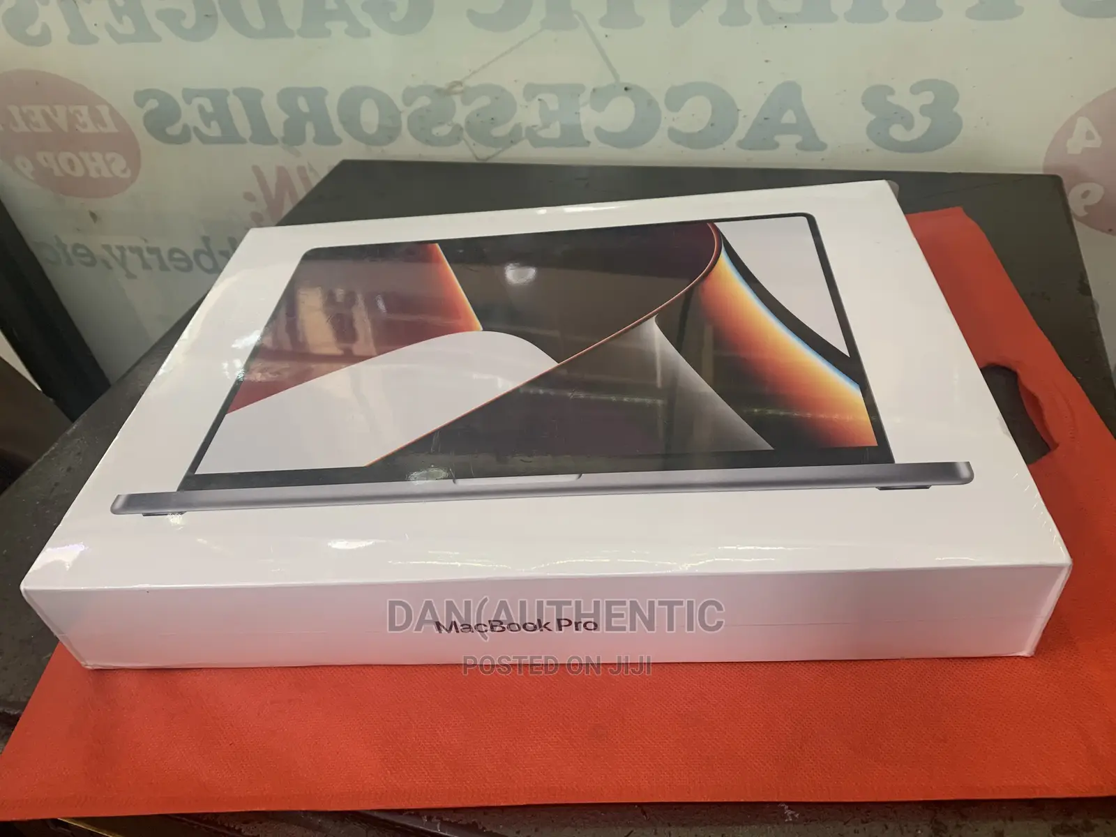 New Laptop Apple MacBook Pro 2021 M1 16GB Apple M1 SSD 1T