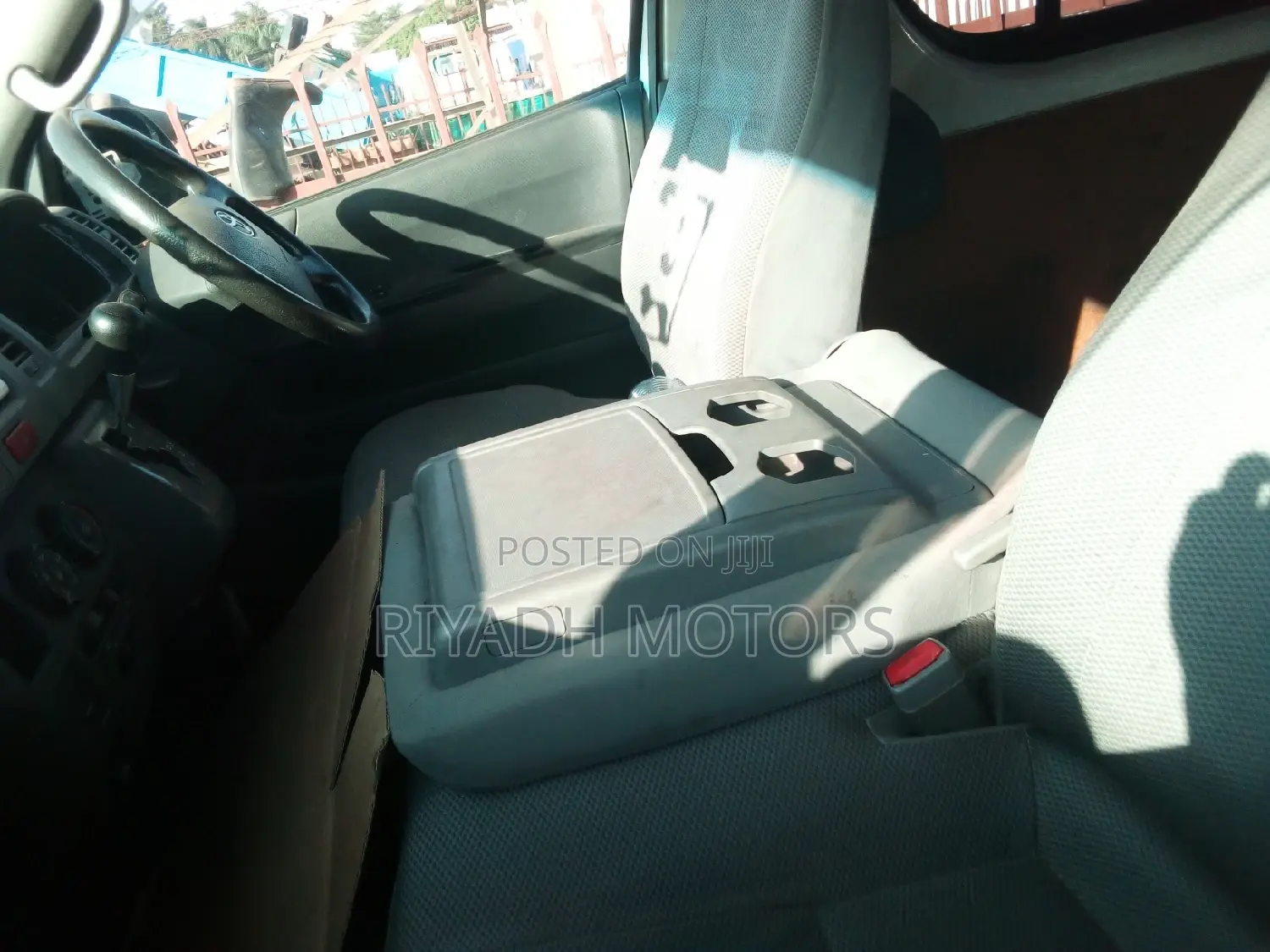 Toyota HiAce 2011 White