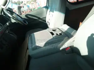 Toyota HiAce 2011 White