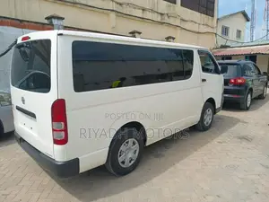 Toyota HiAce 2010 White