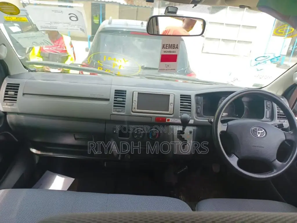 Toyota HiAce 2010 White