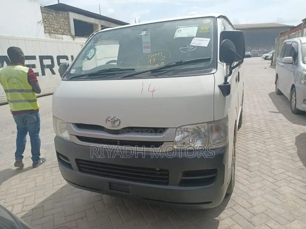 Toyota HiAce 2010 White