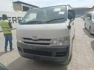 Toyota HiAce 2010 White