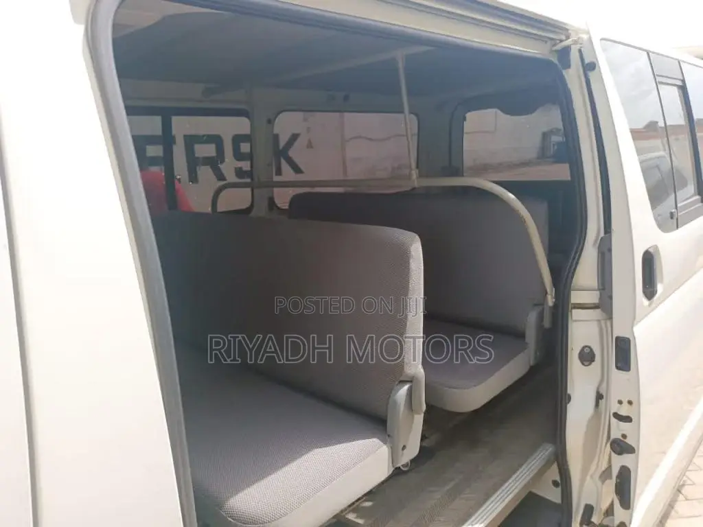Toyota HiAce 2010 White