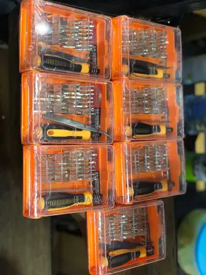 32 in 1 Repair Toolkit With Twizzers