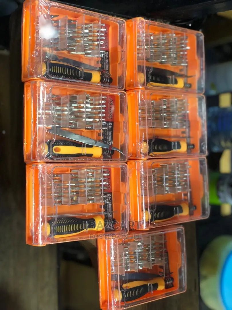 32 in 1 Repair Toolkit With Twizzers