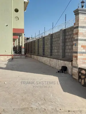 Electric Fence System With Razor Wire