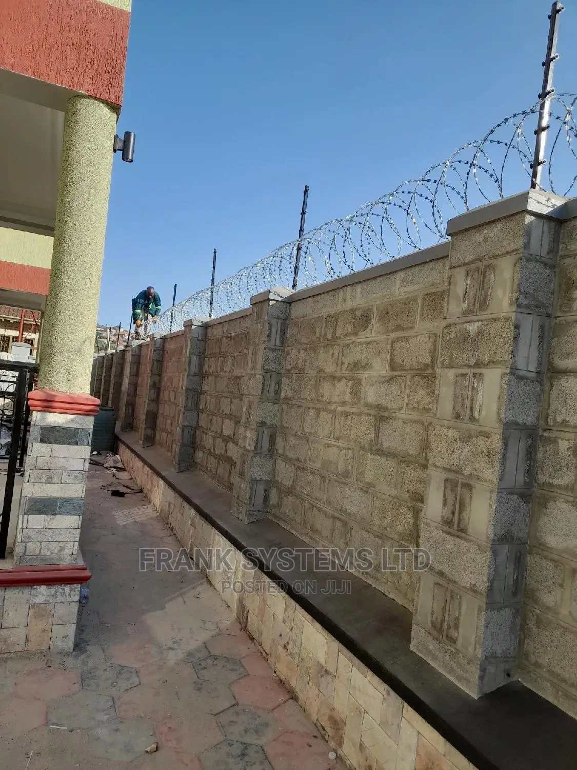 Electric Fence System With Razor Wire
