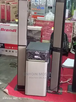 Brand New Globalstar Sound System With Tall Speakers