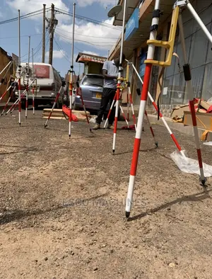 Bi Pod Stands With Prism Pole