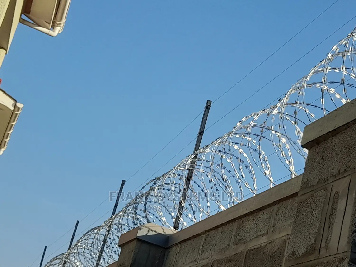 Electric Fence System. W Insulation