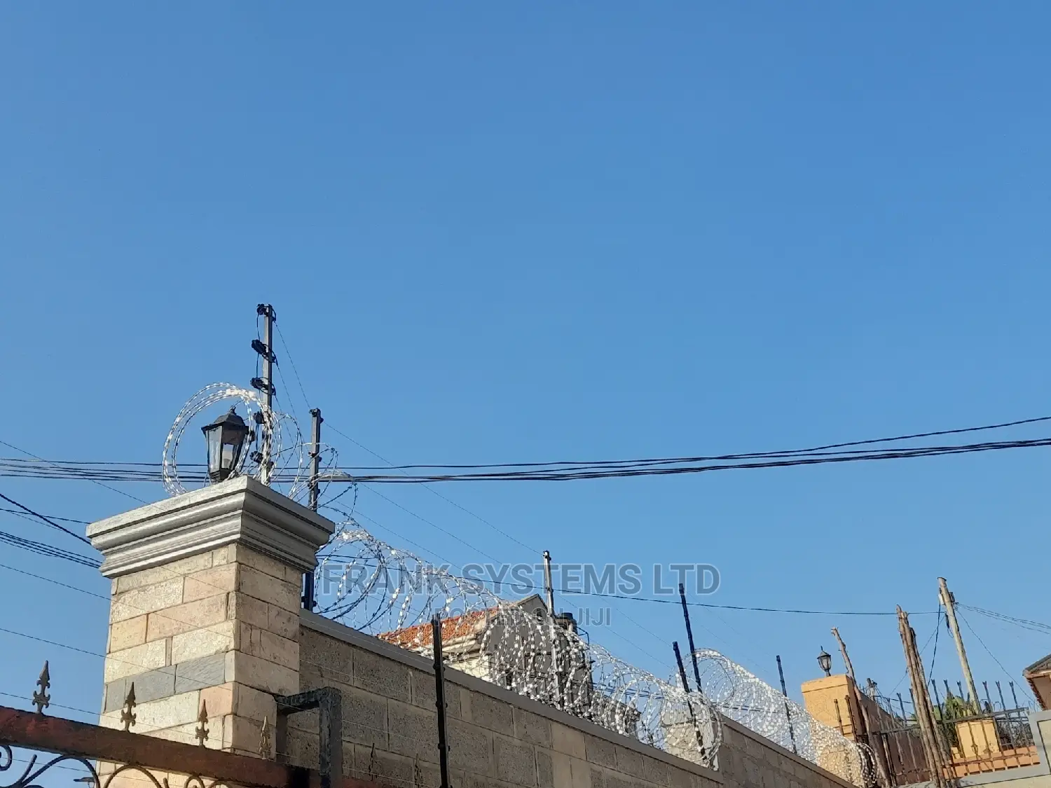 Electric Fence System. W Insulation