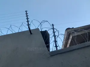 Electric Fence System. W Insulation
