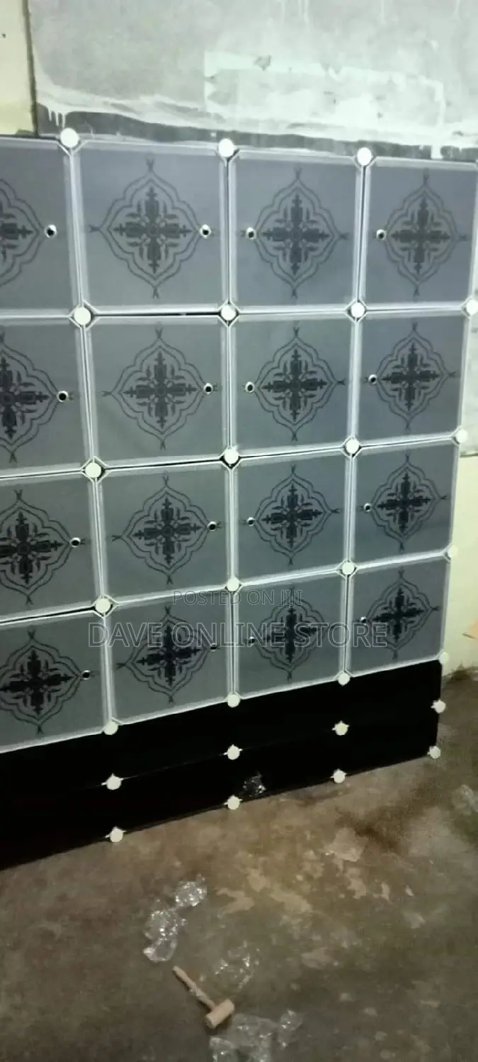 4 Column Plastic Closet With a Shoe Rack