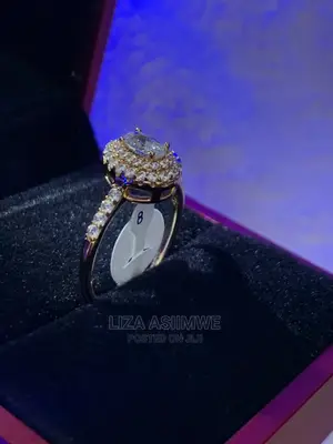 Classy Engagement Rings Available With the Ring Box
