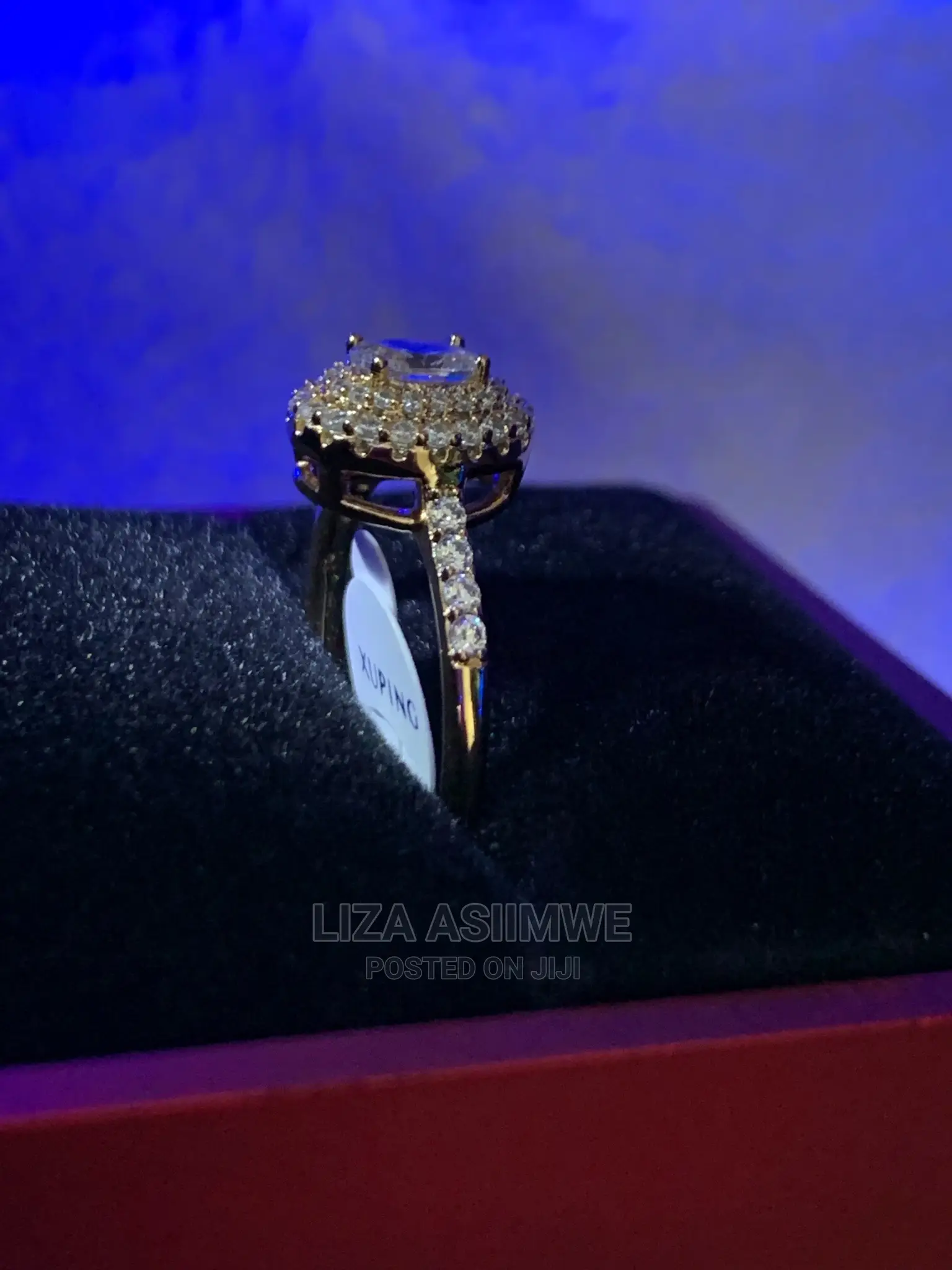 Classy Engagement Rings Available With the Ring Box