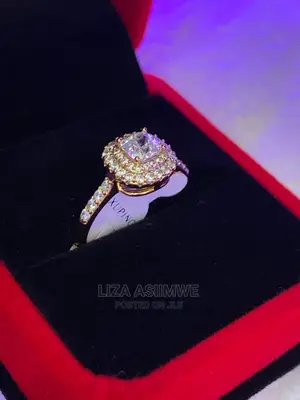 Engagement Rings Available With the Ring Box at a Good Price