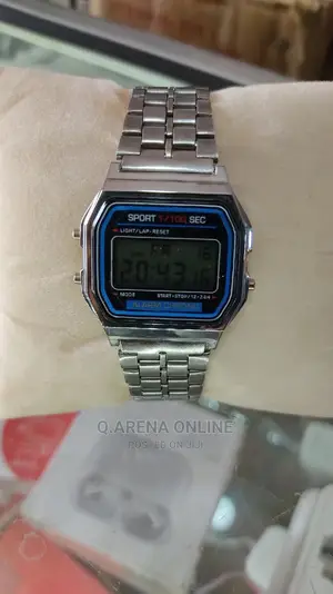 Casio Digital Watch With Metallic Straps