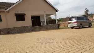 3bdrm Bungalow in Kololo Property, Central Division for Rent