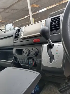 Toyota HiAce 2014 Silver