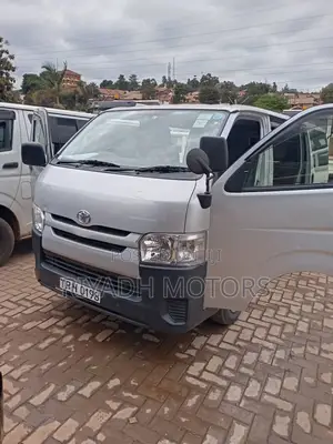 Toyota HiAce 2014 Silver