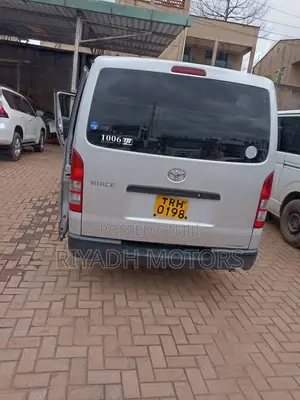 Toyota HiAce 2014 Silver