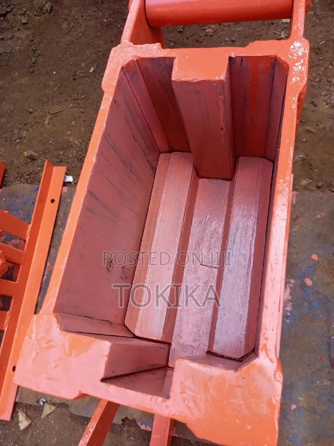 Interlocking Bricks Machine Strong