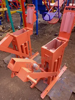 Interlocking Bricks Machine Strong