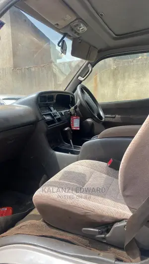 Toyota HiAce 2000 Silver