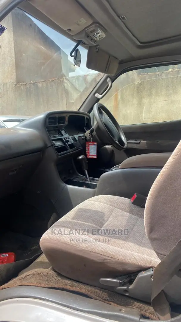 Toyota HiAce 2000 Silver