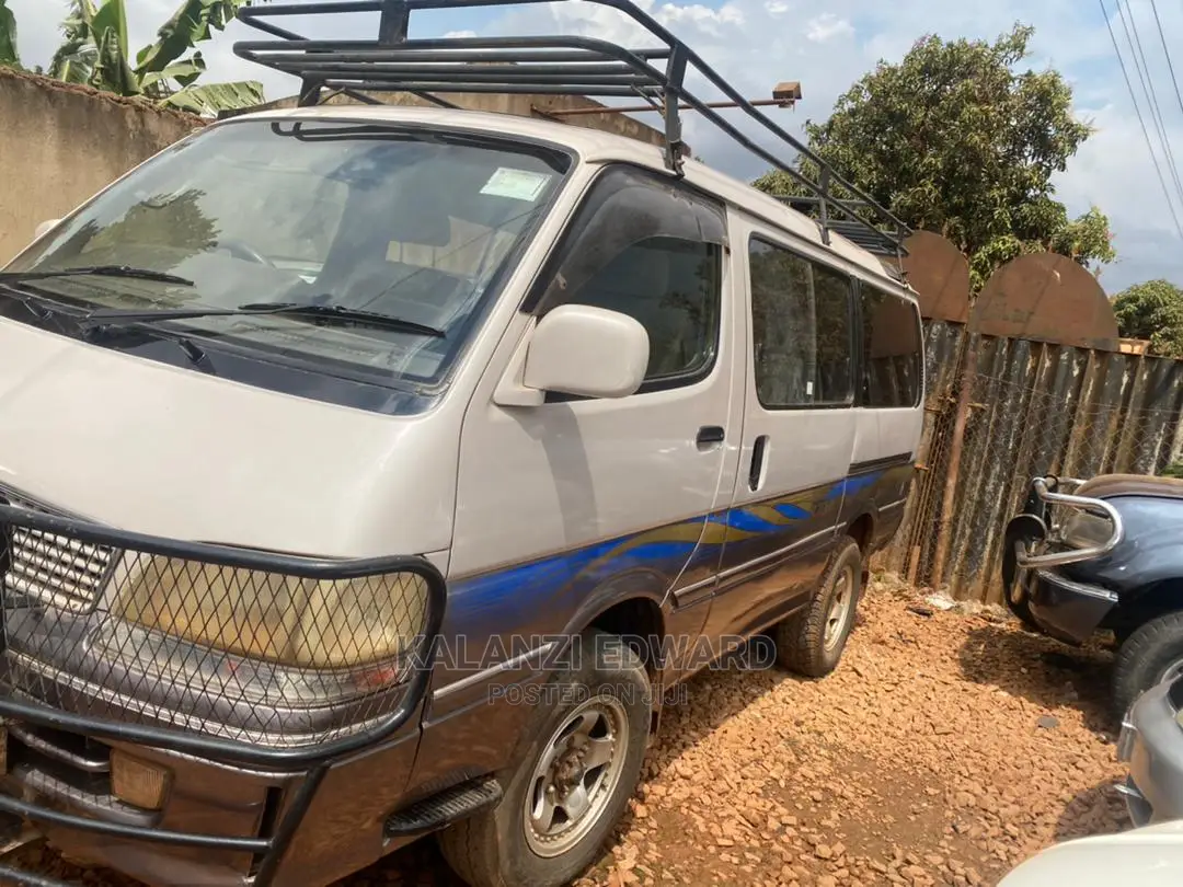 Toyota HiAce 2000 Silver