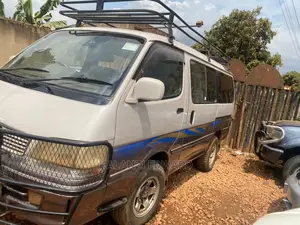 Toyota HiAce 2000 Silver