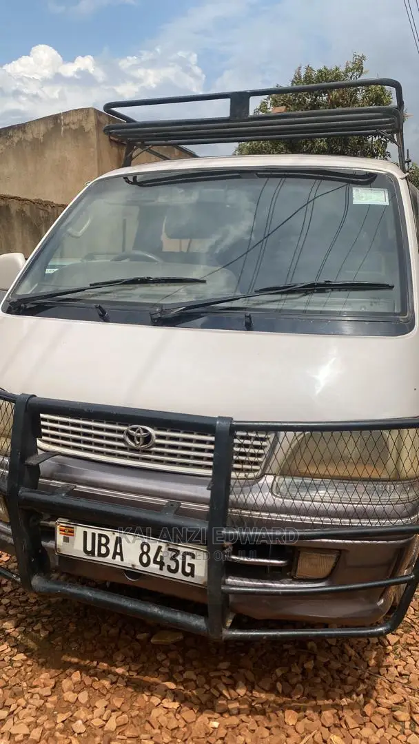 Toyota HiAce 2000 Silver