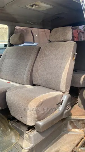 Toyota HiAce 2000 Silver