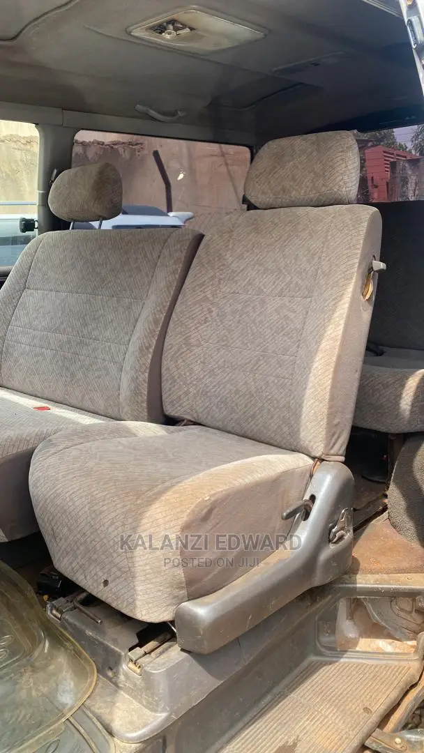 Toyota HiAce 2000 Silver
