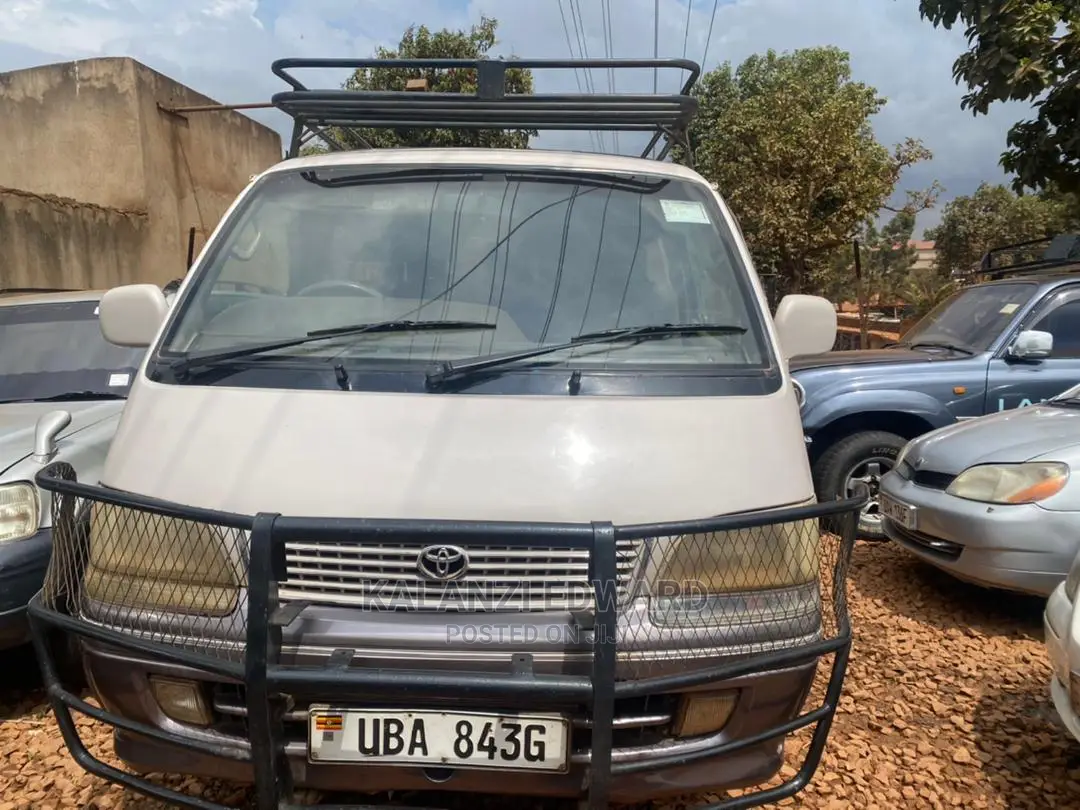 Toyota HiAce 2000 Silver